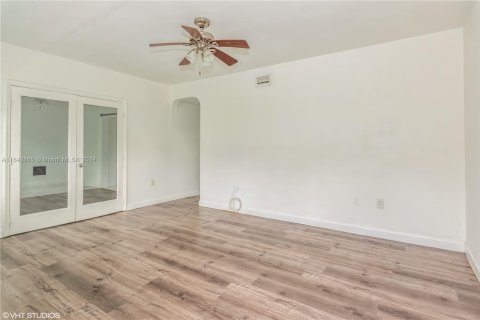 Condo in Miami Beach, Florida, 1 bedroom  № 1321468 - photo 3