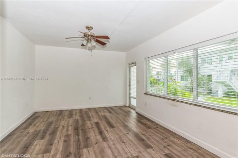 Condo in Miami Beach, Florida, 1 bedroom  № 1321468 - photo 5