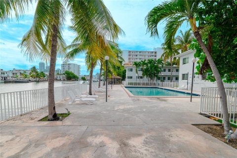 Condominio en venta en Miami Beach, Florida, 1 dormitorio, 69.49 m2 № 1321468 - foto 12