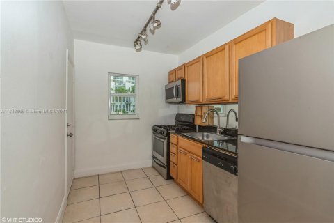 Condo in Miami Beach, Florida, 1 bedroom  № 1321468 - photo 2