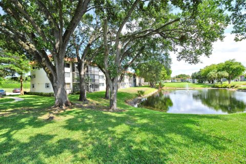 Condo in Pembroke Pines, Florida, 2 bedrooms  № 1185179 - photo 11