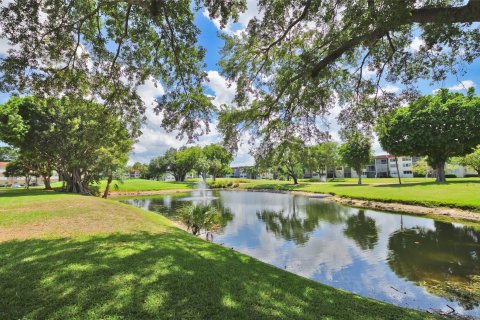 Condo in Pembroke Pines, Florida, 2 bedrooms  № 1185179 - photo 13