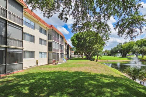 Condo in Pembroke Pines, Florida, 2 bedrooms  № 1185179 - photo 15