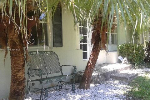 House in Miami Beach, Florida 3 bedrooms, 142.42 sq.m. № 974507 - photo 4