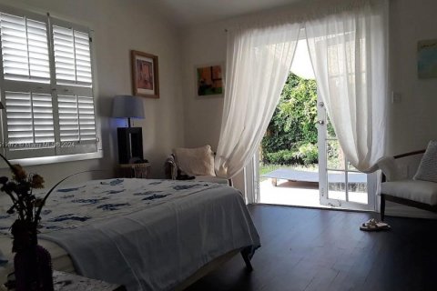 House in Miami Beach, Florida 3 bedrooms, 142.42 sq.m. № 974507 - photo 9