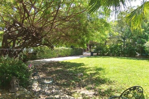 House in Miami Beach, Florida 3 bedrooms, 142.42 sq.m. № 974507 - photo 2