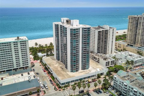 Copropriété à vendre à Miami Beach, Floride: 2 chambres, 104.24 m2 № 1356926 - photo 1