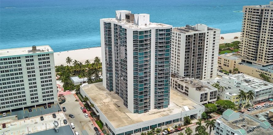 Condominio en Miami Beach, Florida, 2 dormitorios  № 1356926