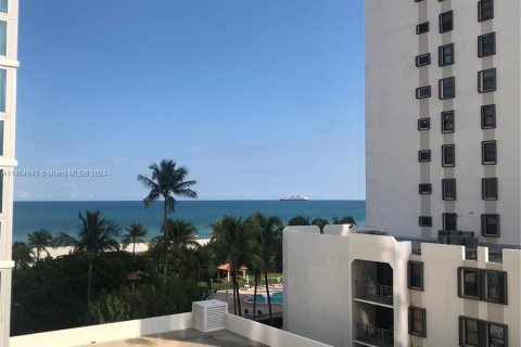 Copropriété à vendre à Miami Beach, Floride: 2 chambres, 104.24 m2 № 1356926 - photo 7