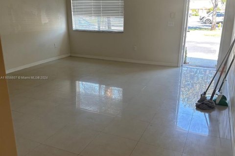 Townhouse in Homestead, Florida 2 bedrooms, 127.28 sq.m. № 1356890 - photo 2