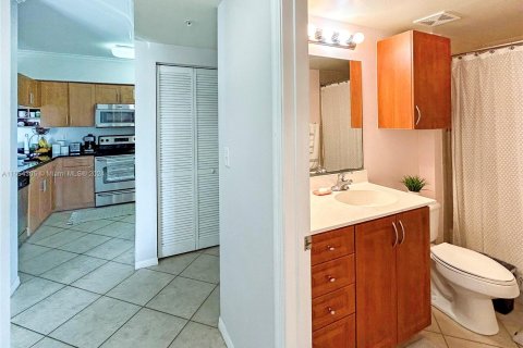 Condo in West Palm Beach, Florida, 2 bedrooms  № 1356973 - photo 16