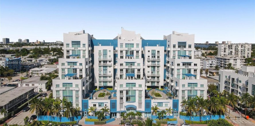 Condominio en Miami Beach, Florida, 1 dormitorio  № 1356975