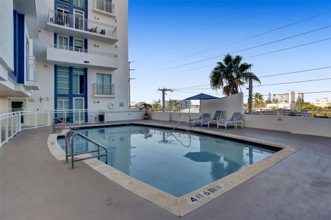 Condo in Miami Beach, Florida, 1 bedroom  № 1356975 - photo 22