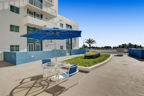 Condo in Miami Beach, Florida, 1 bedroom  № 1356975 - photo 24