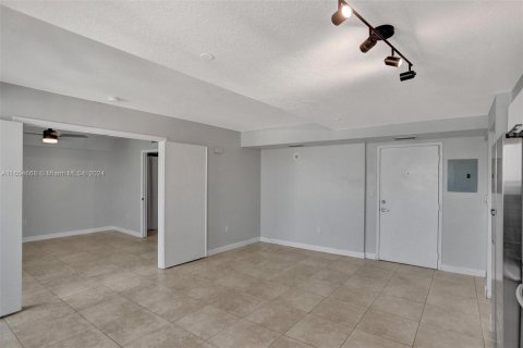 Condominio en venta en Miami Beach, Florida, 1 dormitorio, 55.09 m2 № 1356975 - foto 11