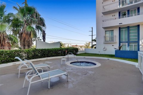 Condo in Miami Beach, Florida, 1 bedroom  № 1356975 - photo 25