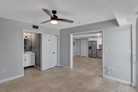 Condo in Miami Beach, Florida, 1 bedroom  № 1356975 - photo 16