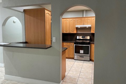 Casa en venta en Hialeah, Florida, 4 dormitorios, 136.38 m2 № 889947 - foto 9