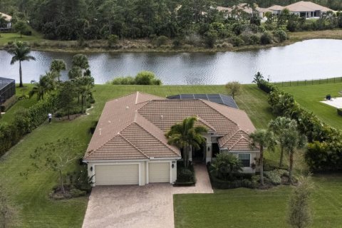 House in Palm City, Florida 4 bedrooms, 284 sq.m. № 1221299 - photo 23