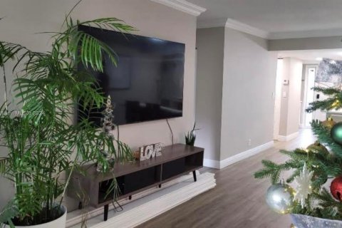 Condo in Coconut Creek, Florida, 2 bedrooms  № 1408441 - photo 3