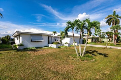 House in Punta Gorda, Florida 3 bedrooms, 144.74 sq.m. № 1318268 - photo 4