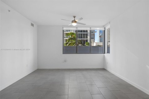 Apartamento en alquiler en Miami, Florida, 3 dormitorios, 134.43 m2 № 1280824 - foto 9