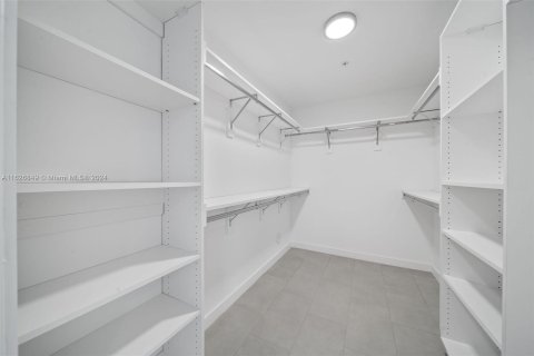 Apartment in Miami, Florida 3 bedrooms, 134.43 sq.m. № 1280824 - photo 23