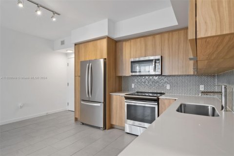 Apartamento en alquiler en Miami, Florida, 3 dormitorios, 134.43 m2 № 1280824 - foto 4