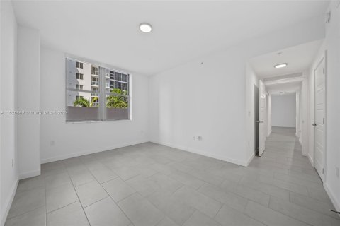 Apartamento en alquiler en Miami, Florida, 3 dormitorios, 134.43 m2 № 1280824 - foto 21