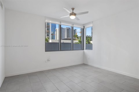 Apartamento en alquiler en Miami, Florida, 3 dormitorios, 134.43 m2 № 1280824 - foto 10