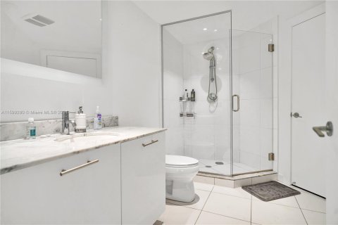 Copropriété à vendre à Miami, Floride: 2 chambres, 106.47 m2 № 1208980 - photo 12