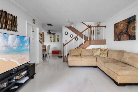 Townhouse in Miami, Florida 3 bedrooms, 135.82 sq.m. № 993323 - photo 7