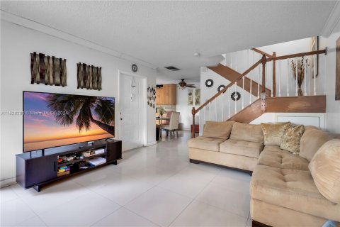 Townhouse in Miami, Florida 3 bedrooms, 135.82 sq.m. № 993323 - photo 6