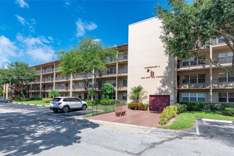 Condo in Pembroke Pines, Florida, 2 bedrooms  № 1327997 - photo 15