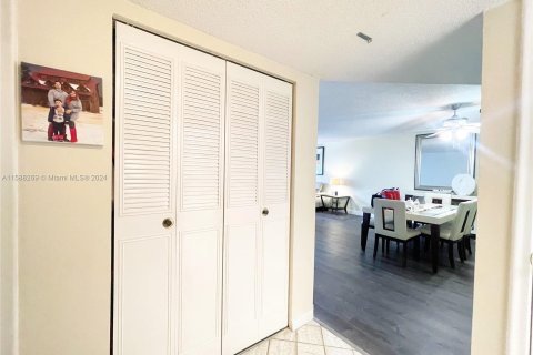 Condominio en venta en Lauderhill, Florida, 2 dormitorios, 110.09 m2 № 1181195 - foto 13
