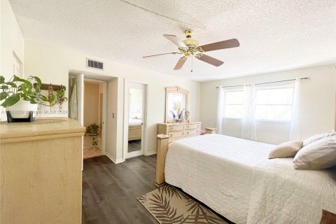 Condominio en venta en Lauderhill, Florida, 2 dormitorios, 110.09 m2 № 1181195 - foto 15