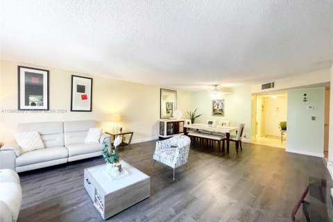 Condominio en venta en Lauderhill, Florida, 2 dormitorios, 110.09 m2 № 1181195 - foto 1
