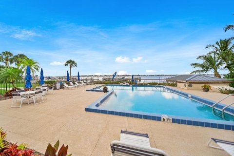 Condo in Stuart, Florida, 2 bedrooms  № 1163075 - photo 11