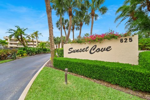 Condo in Stuart, Florida, 2 bedrooms  № 1163075 - photo 1