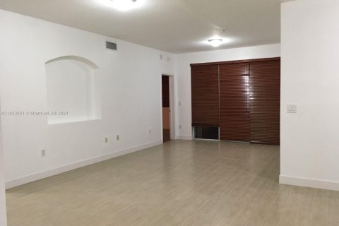 Copropriété à louer à Doral, Floride: 2 chambres, 121.52 m2 № 1351931 - photo 1