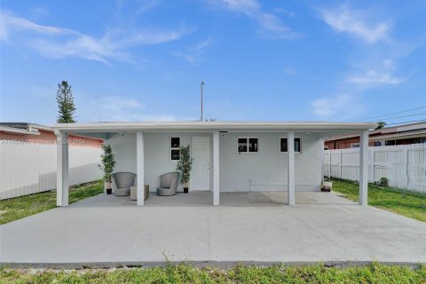 Villa ou maison à louer à Hialeah, Floride: 3 chambres, 153.94 m2 № 1351889 - photo 19