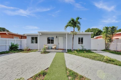 Villa ou maison à louer à Hialeah, Floride: 3 chambres, 153.94 m2 № 1351889 - photo 17