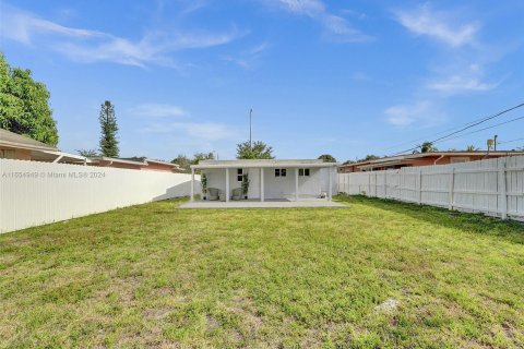 Villa ou maison à louer à Hialeah, Floride: 3 chambres, 153.94 m2 № 1351889 - photo 20