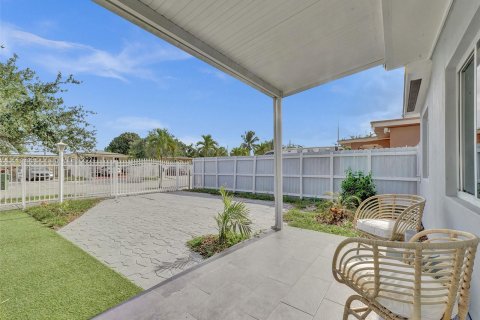 Villa ou maison à louer à Hialeah, Floride: 3 chambres, 153.94 m2 № 1351889 - photo 16