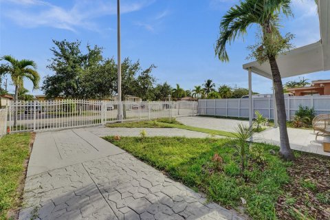 Villa ou maison à louer à Hialeah, Floride: 3 chambres, 153.94 m2 № 1351889 - photo 18