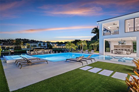 House in Jupiter, Florida 5 bedrooms, 721.57 sq.m. № 1347946 - photo 5