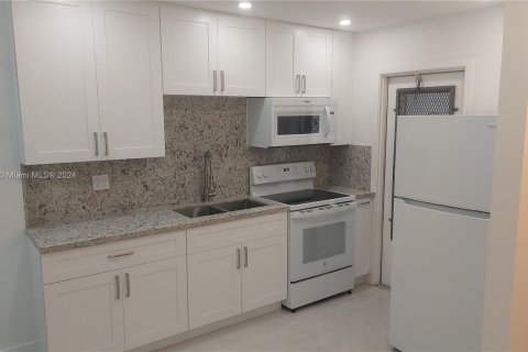 Condominio en venta en Hollywood, Florida, 2 dormitorios, 83.52 m2 № 1348028 - foto 5