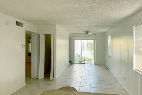 Снять в аренду квартиру в Сент-Луси, Флорида 1 комната, 46.45м2, № 1083085 - фото 3