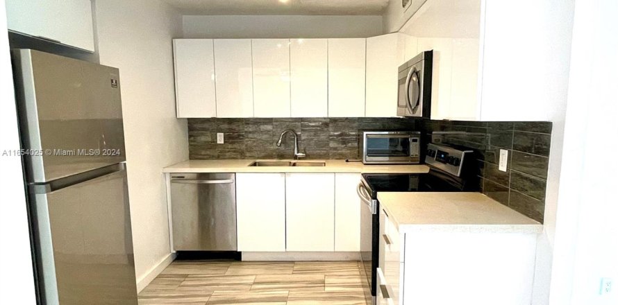 Apartment in Lauderhill, Florida 1 bedroom, 74.32 sq.m. № 1348984