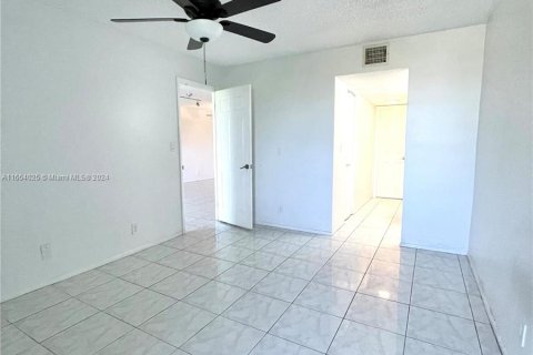 Appartement à louer à Lauderhill, Floride: 1 chambre, 74.32 m2 № 1348984 - photo 6